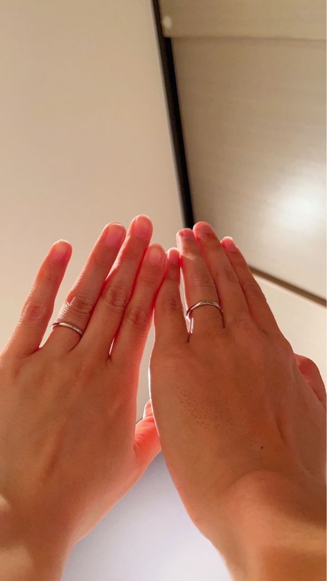 指輪をつけた写真