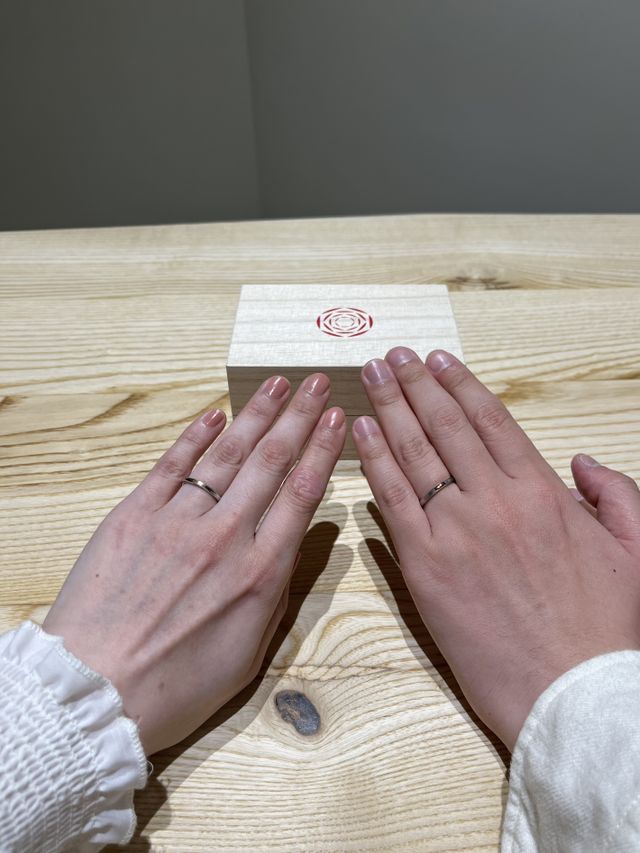 絆結
リング左　Pt鏡面　PGヘアラインリング右　加工逆