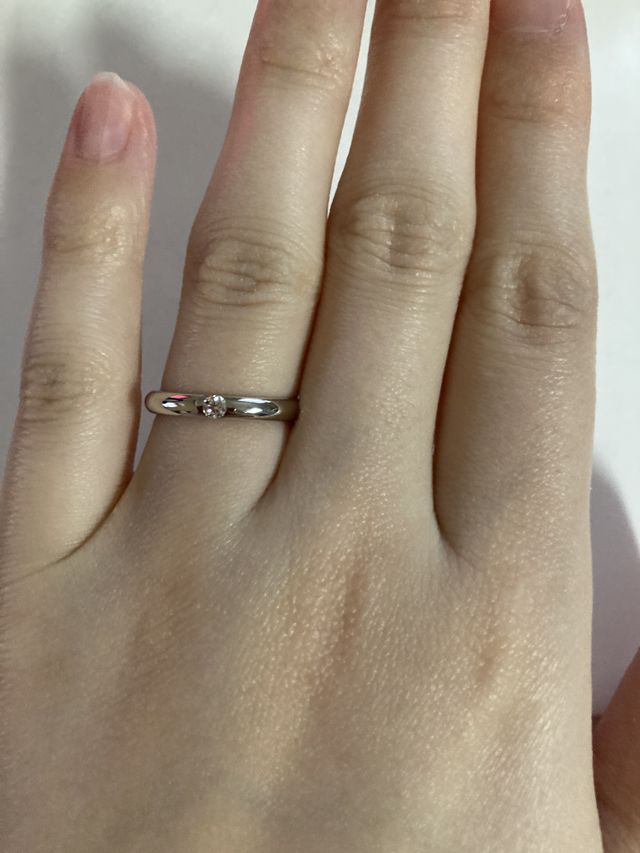 1石のダイヤが埋め込まれているリングを購入しました。