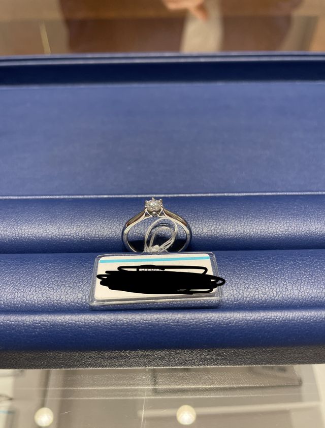 ホワイトリリーという指輪です。