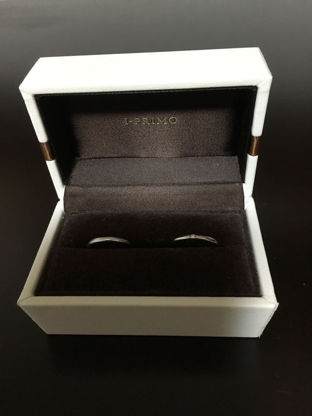 先に結婚していた友人からのオススメで購入したペア結婚指輪。