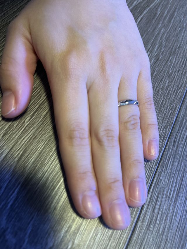 女性、結婚指輪6号です。