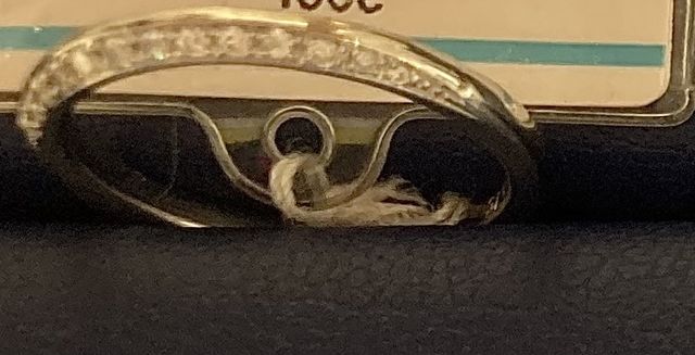 反面からのみキラキラがみえます