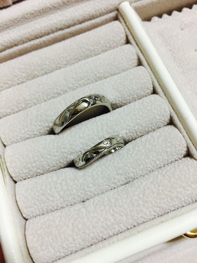 イニシャルでハートをつくり、ツタも入れました。