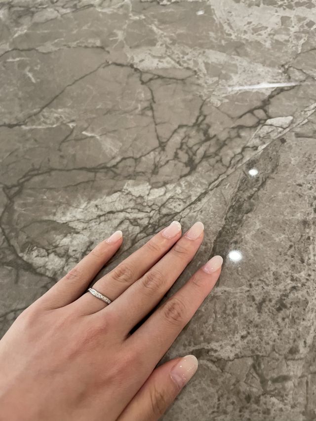 ハーフエタニティの指輪です。