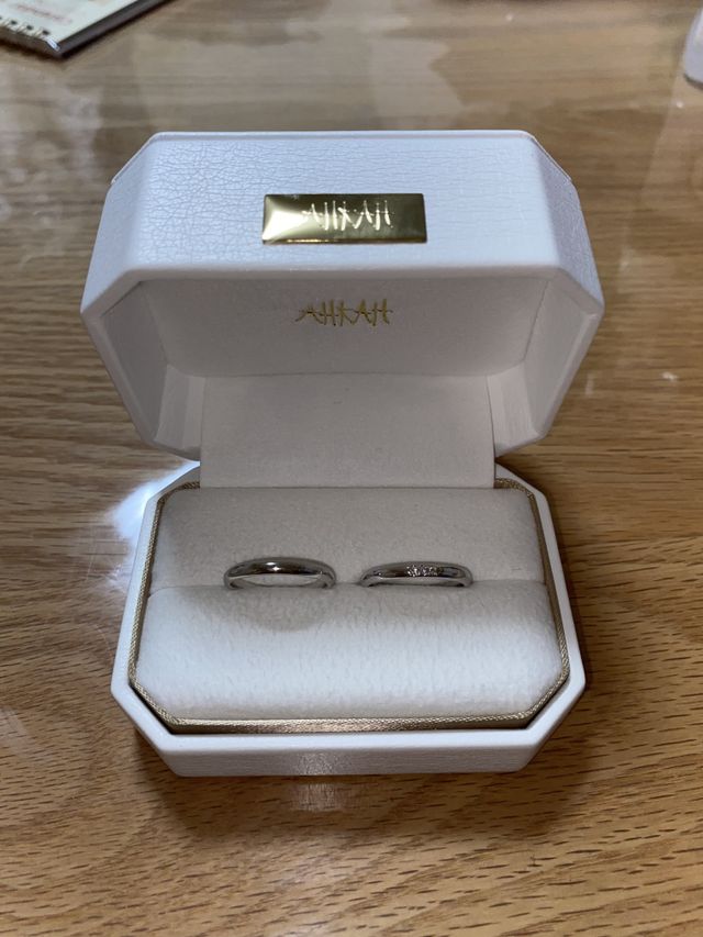 ストレート3石タイプ。幅は2.5mmのものです。