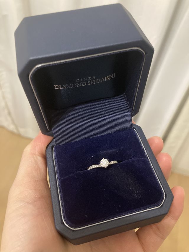 緩やかなV字のデザイン