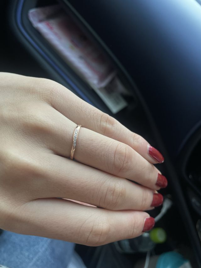 ウェーブがかかっているので、指が綺麗に見えます！