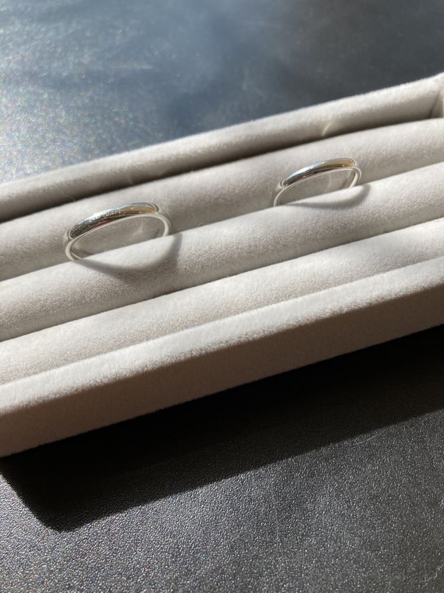 結婚指輪です。＊ケースは別の物です。