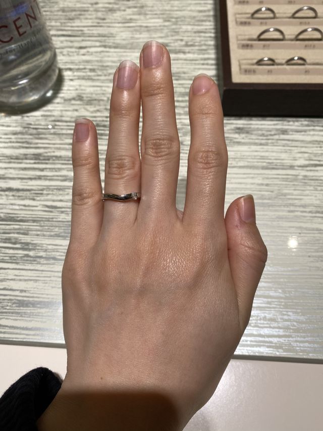 試着した時の写真です。
V字タイプになっています。