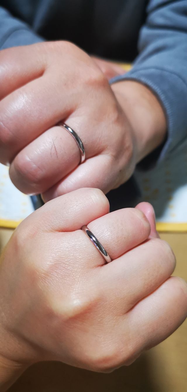 結婚指輪が届いて、初めて撮った写真です！