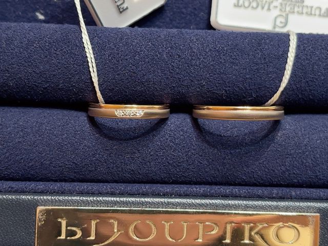 ホワイトゴールドとイエローゴールドのコンビタイプです。