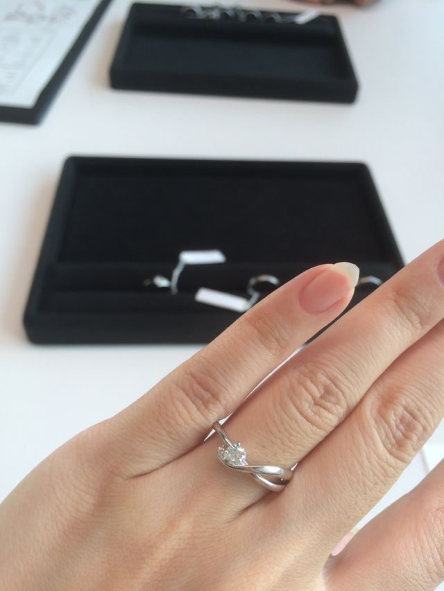 メレダイヤも入った動きのあるデザイン