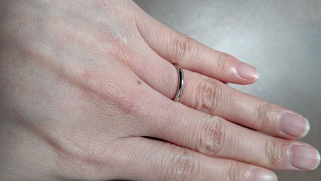 アノリューというシンプルな指輪です。