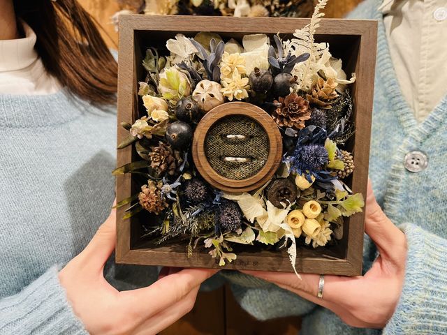 指輪を強調した写真です。