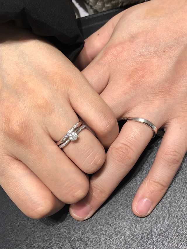 初めて結婚指輪を、手にした時に撮影したもの。