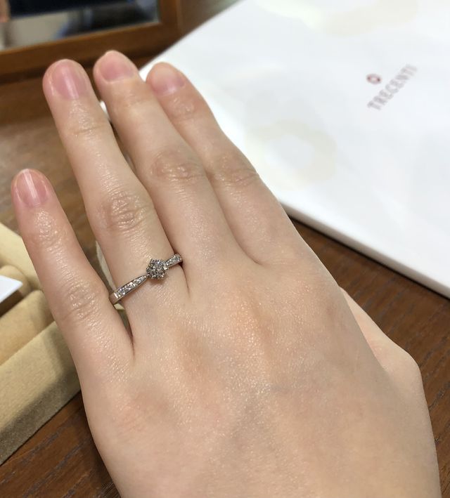 ゴージャスな婚約指輪です