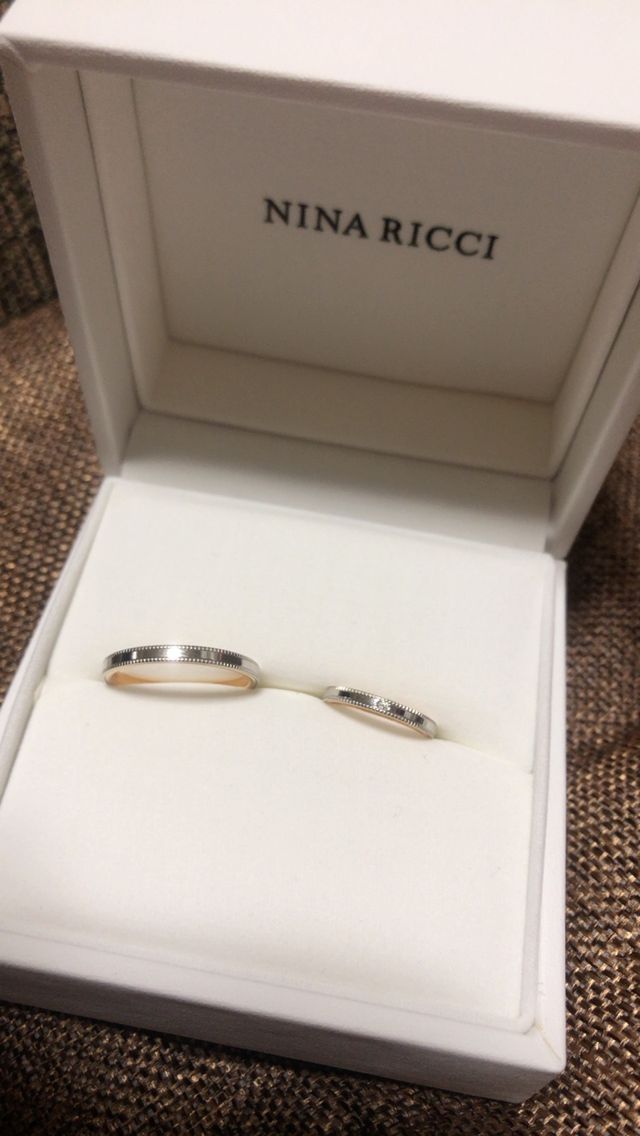 中がピンクゴールドでミル内仕様でエレガントなデザインです。