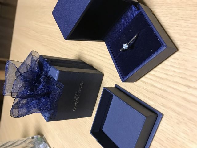 プロポーズリング。とてもかわいい箱におさめてくれます。