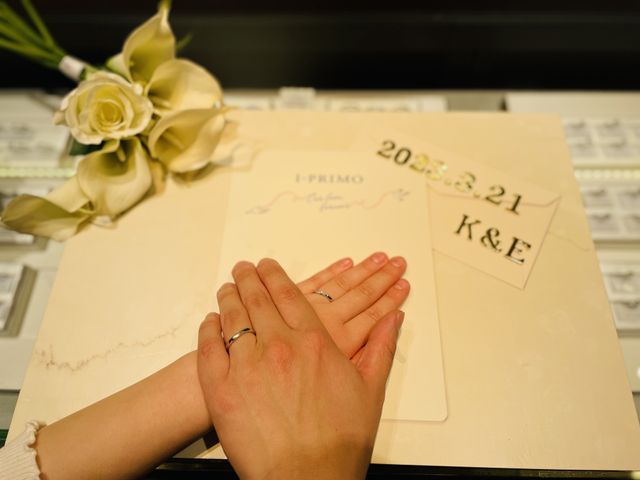 結婚指輪を受け取りに来た際に、お店で撮った写真