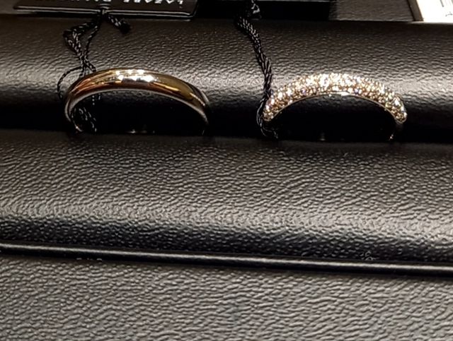 デュークという結婚指輪のペアです。