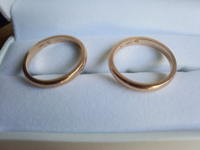 イニシャルとメッセージを彫ってもらいました。