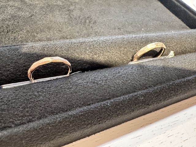 ピンクゴールドとシャンパンゴールドの指輪