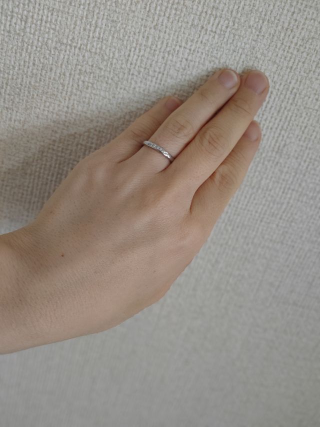 シンプルで指に馴染みます。