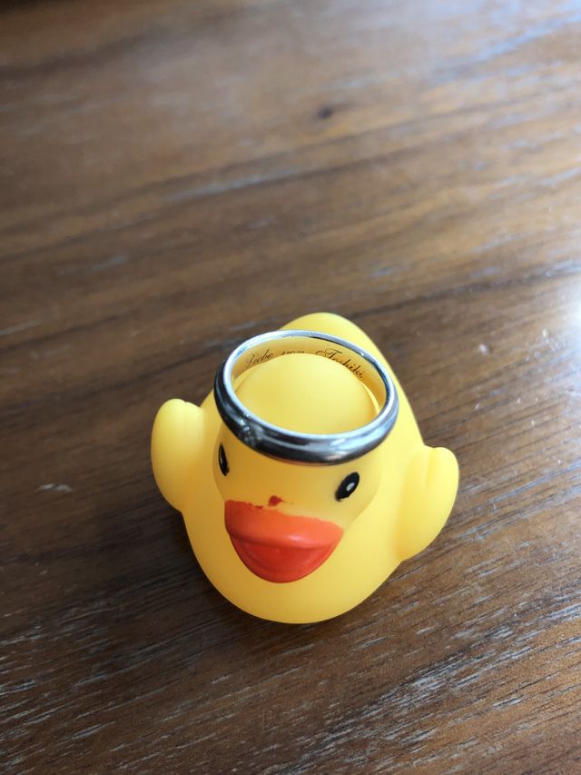 ダイヤが1つ入っています