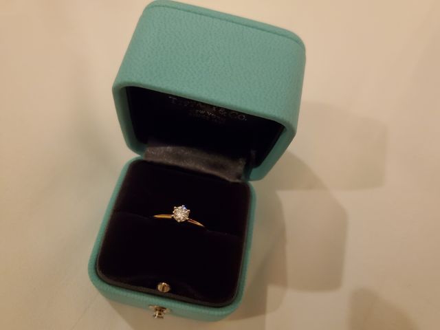 結婚指輪はプラチナなのでゴールドにしました。