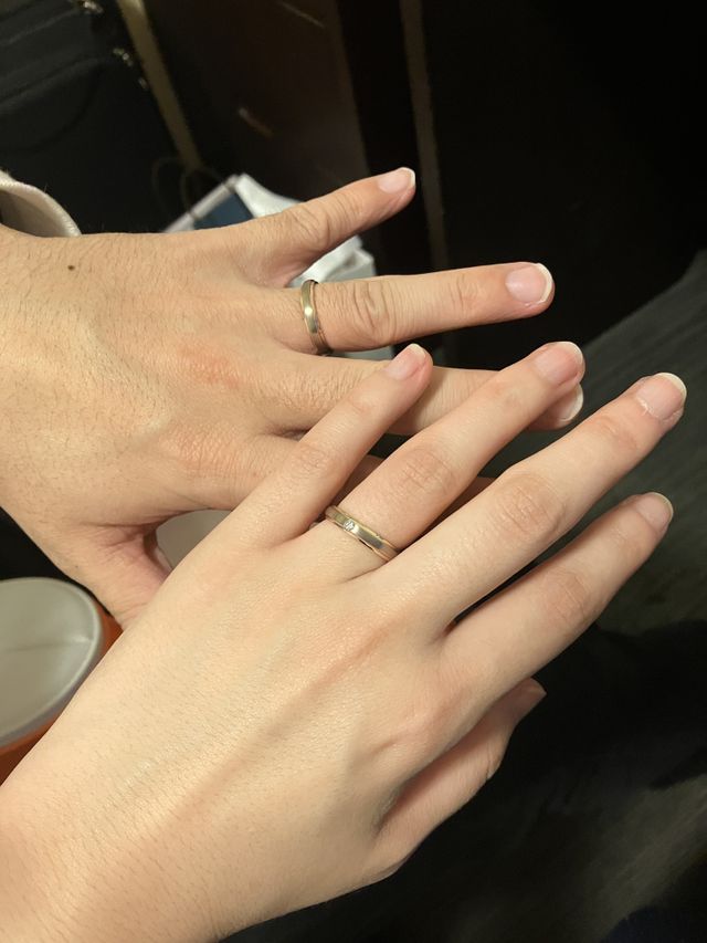 2人で指輪をつけた時の写真