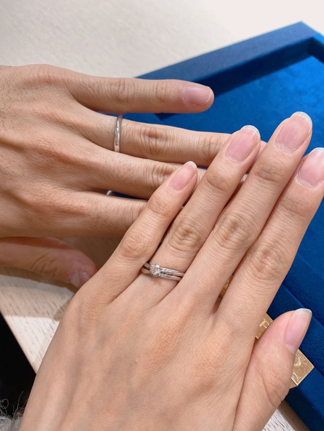 重ね付けした感じとデザインもシンプルで付けやすいです！