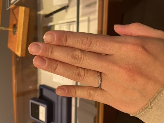 ダイヤモンドの付き方がすごく可愛くて一目惚れしました。