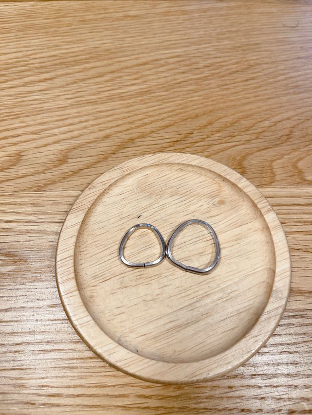 初めはおにぎり型から、叩くことで円形に加工していきます！