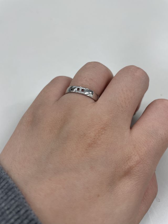 Hマークが可愛いです。ちょうど良い太さで存在感あり