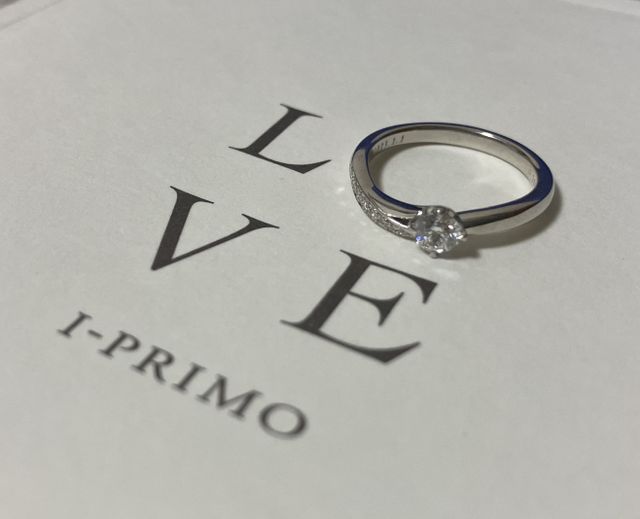 婚約指輪
ウェーブ型
ワンサイドメレ