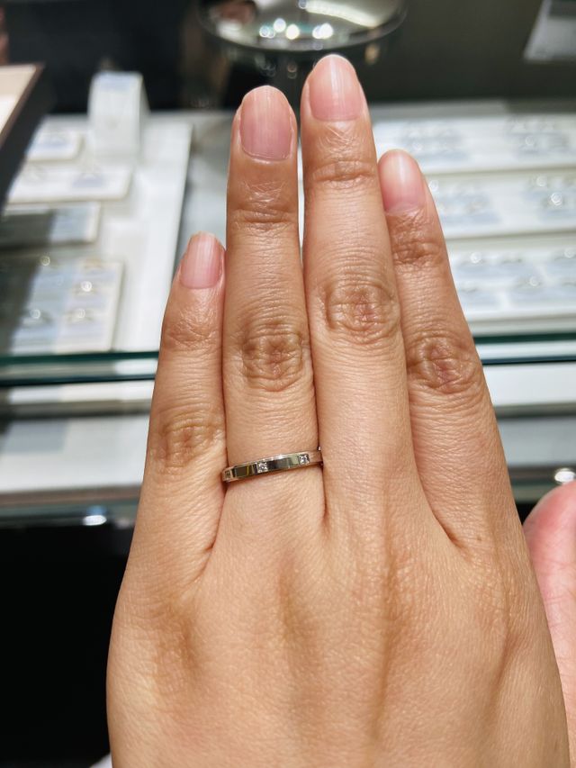 四角のフラットなかっちりとしたデザインでした。