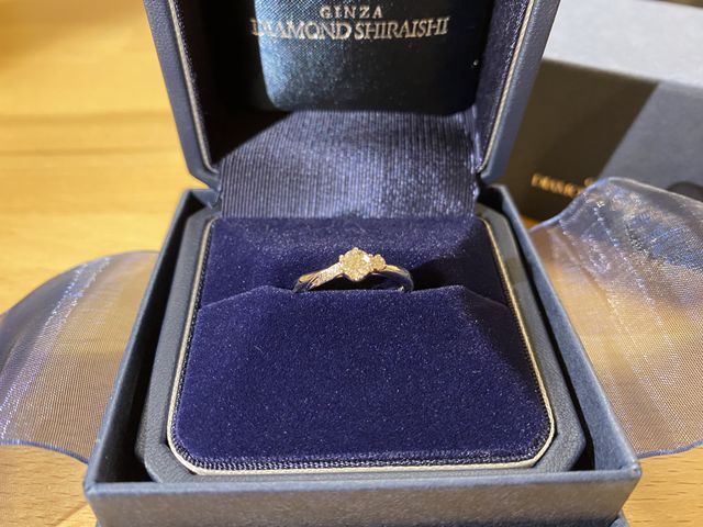 婚約指輪です。