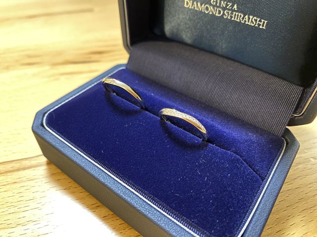 お揃いの結婚指輪です。
