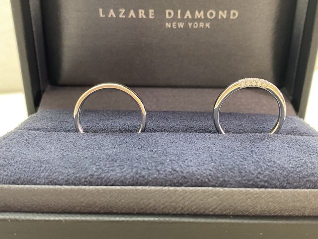 指輪の納品の時の写真です。このような箱に入ってました。