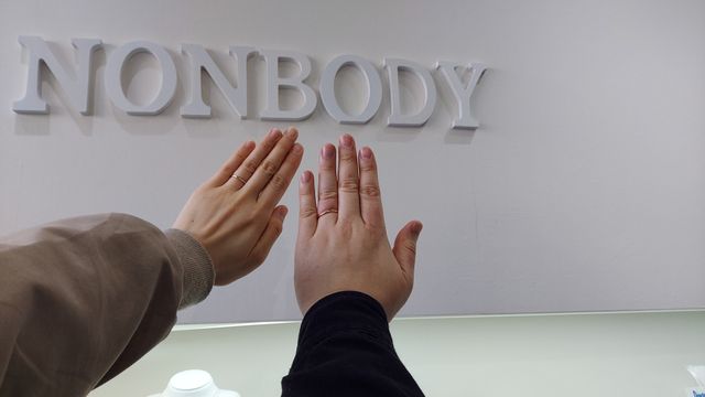 完成した指輪を受け取った時に撮っていただいた写真です。