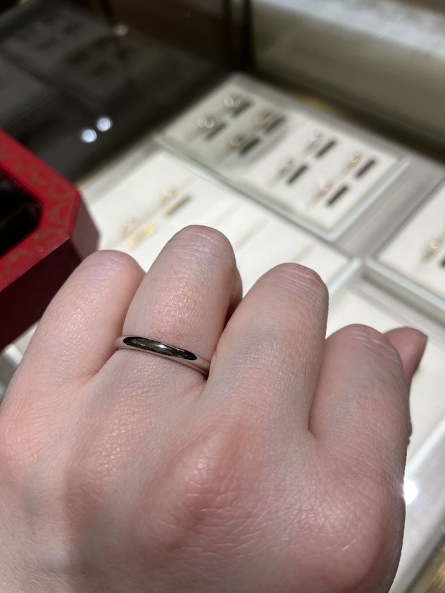シンプルなストレートデザインのリングです。