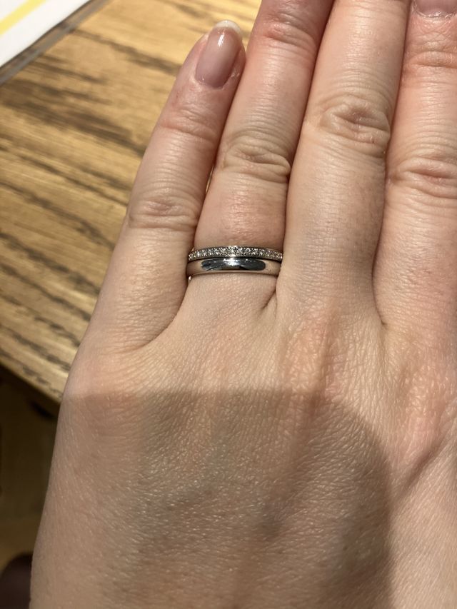 ハーフエタニティリングとストレートリングです。