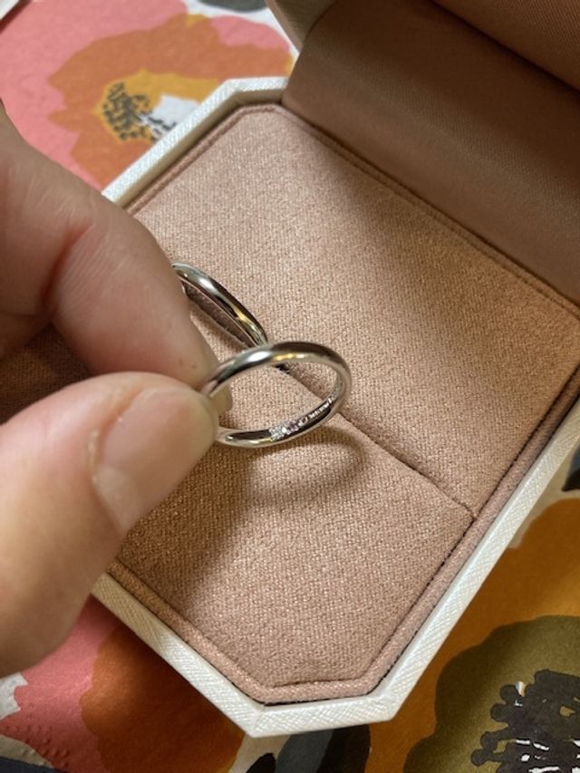 指輪　内側　双子ダイヤモンドと記念石