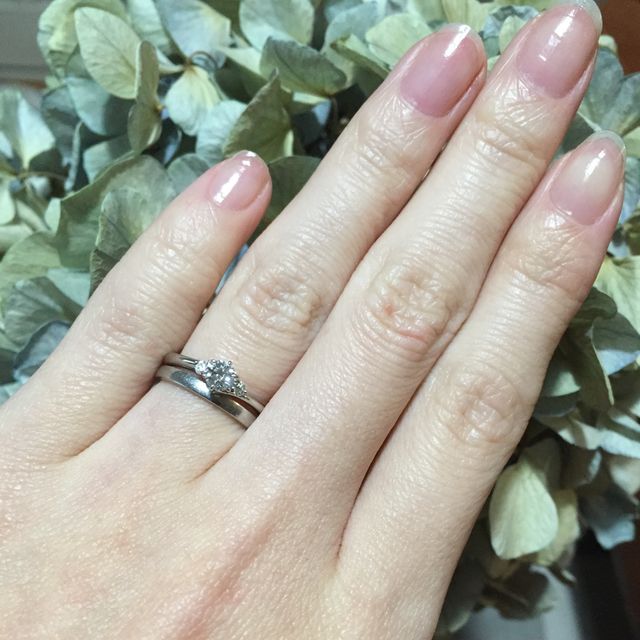 結婚指輪と合わせて着用。(セットではありません)