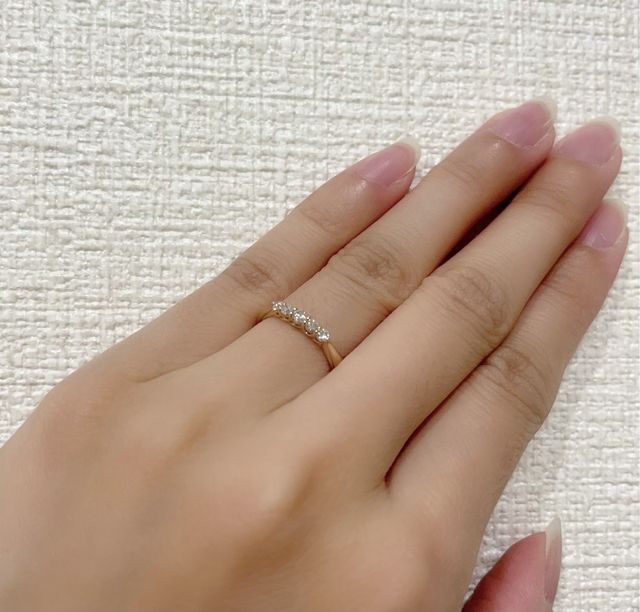 編み込まれたようなデザインが繊細で美しいです