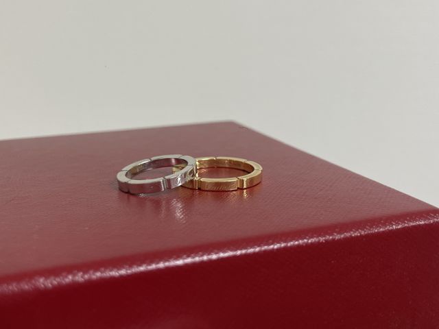 シンプルな石なしのデザインです