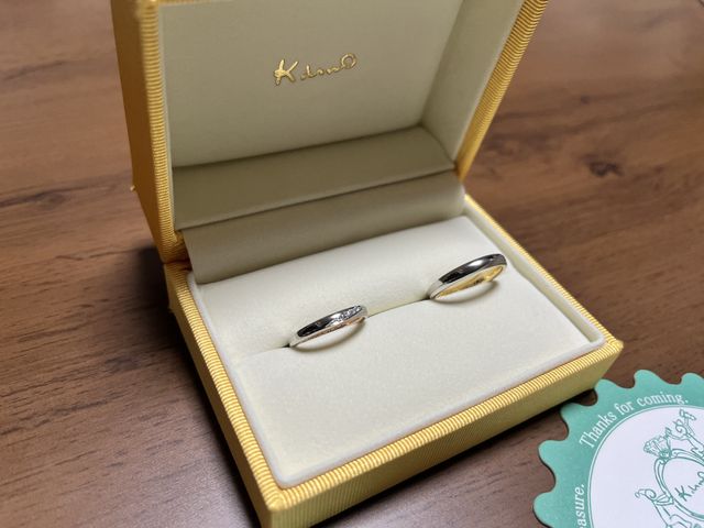 シルバーと木目調のゴールドの2カラーでできてます。