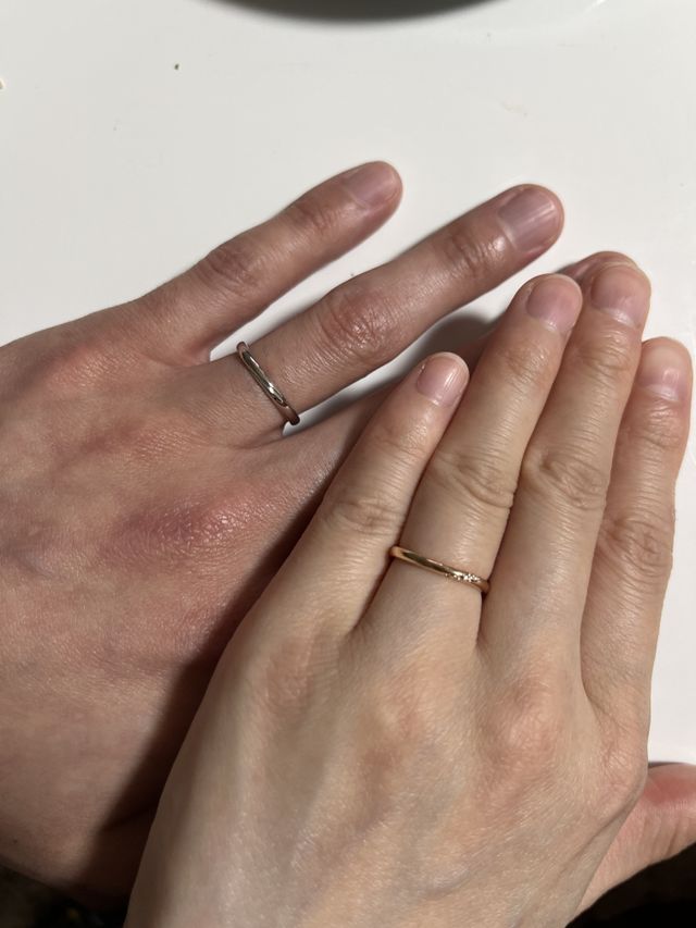 結婚指輪の色違いのペアリングです。