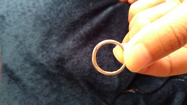 横からの画像です。下半分にうねりはなく、ノーマルです^^ 